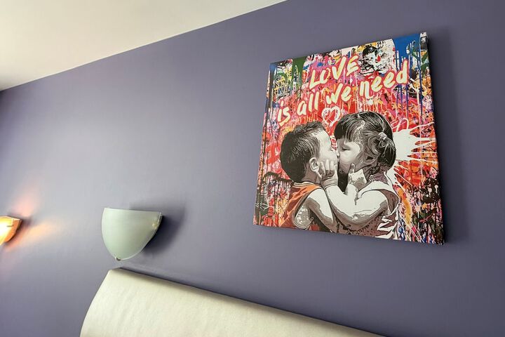 Room 33 of 115