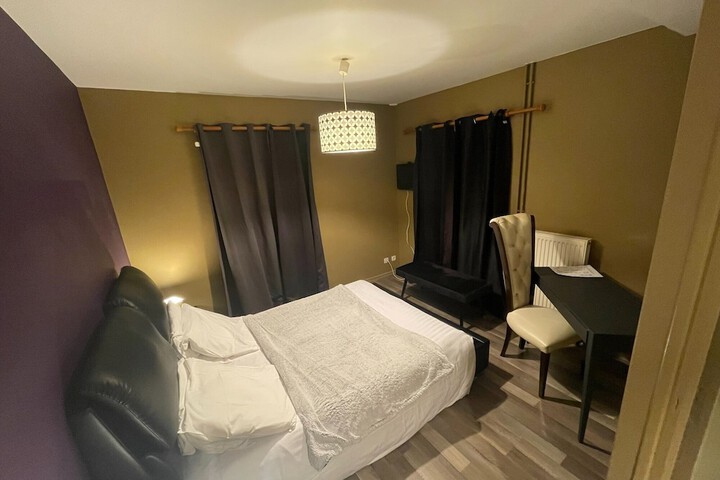 Room 3 of 12