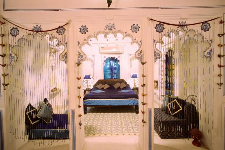 Room 4 of 68
