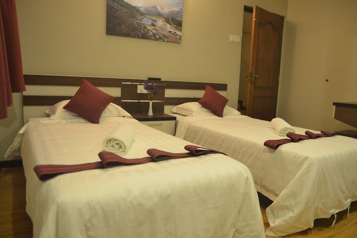 Room 4 of 33