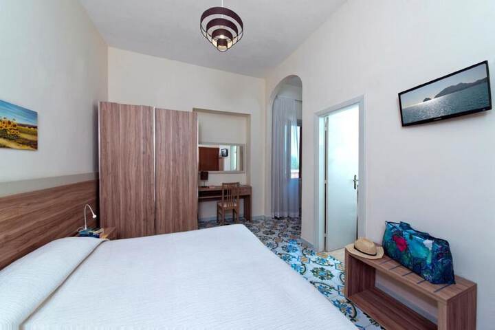 Room 13 of 70