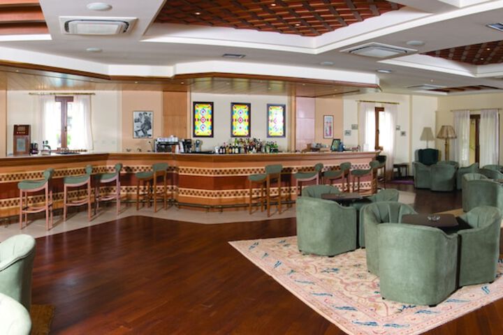 Lounge 329 of 417