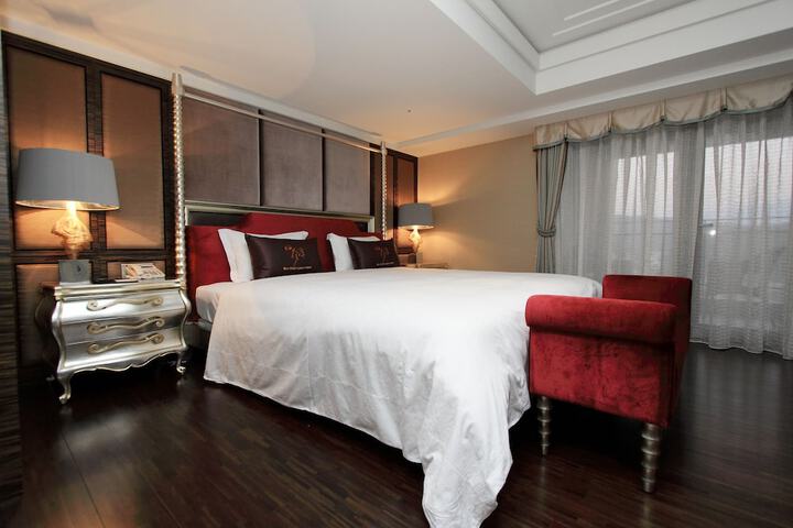Room 27 of 90