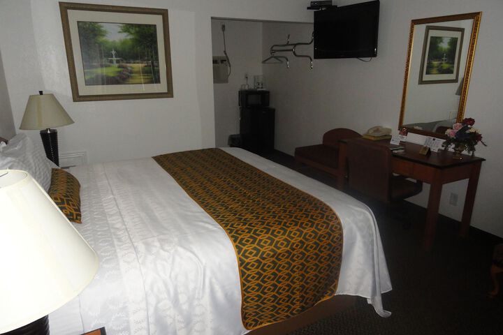 Room 8 of 24