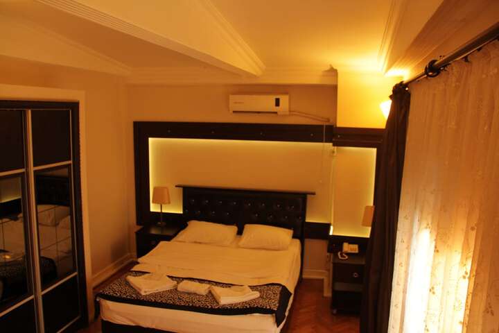 Room 13 of 27