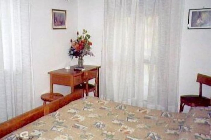 Room 6 of 48