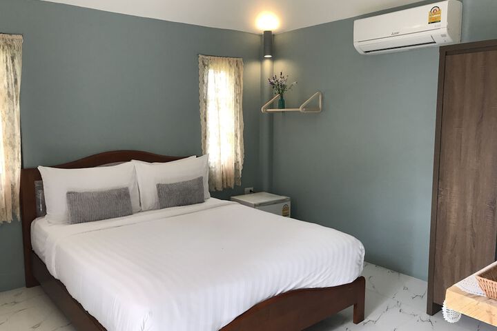 Room 28 of 148