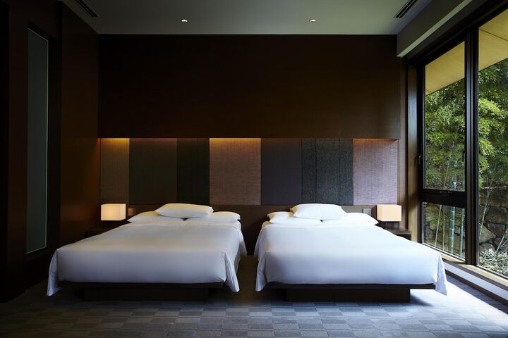 Room 27 of 108