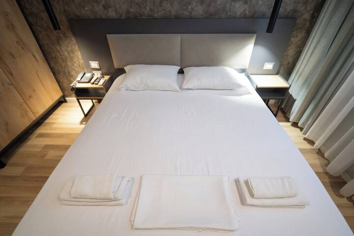 Room 21 of 32