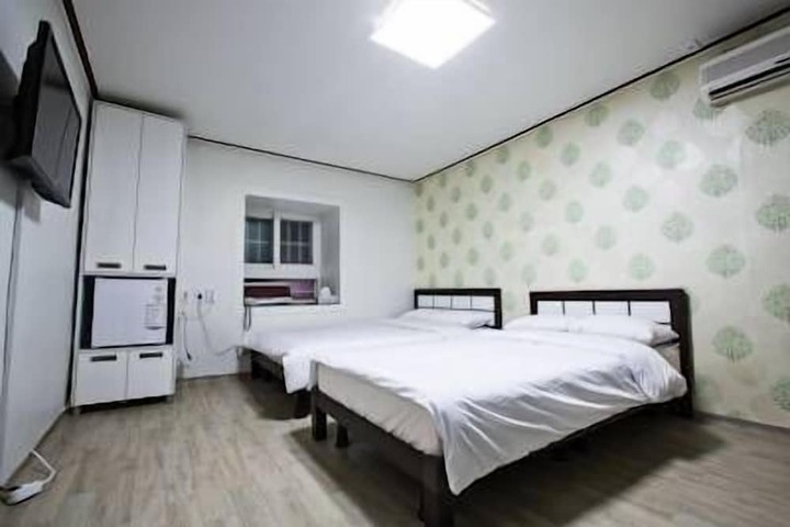 Room 18 of 42