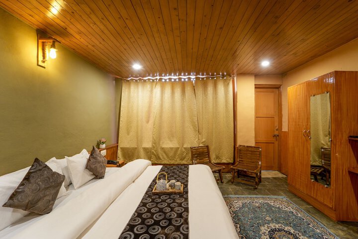 Room 9 of 37