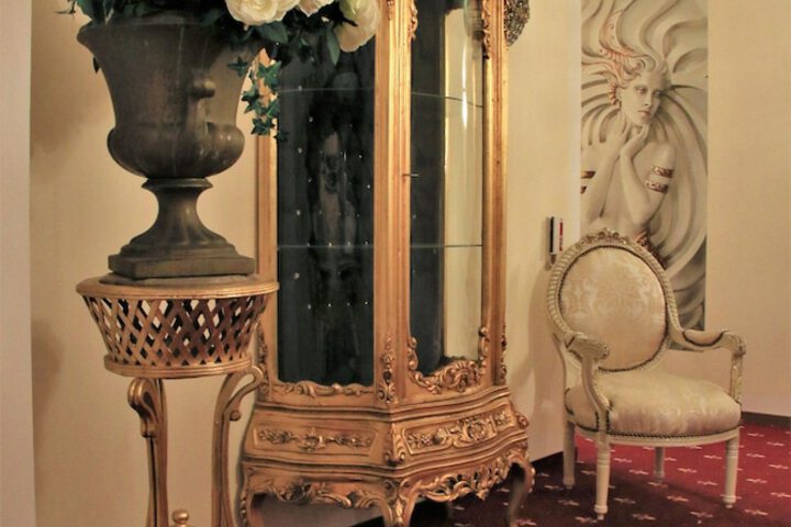 Ballroom/Hall 36 of 45