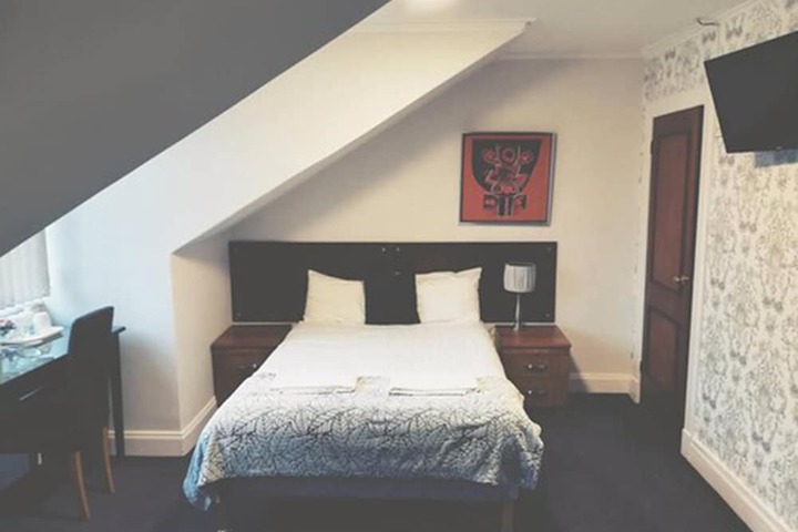 Room 9 of 72