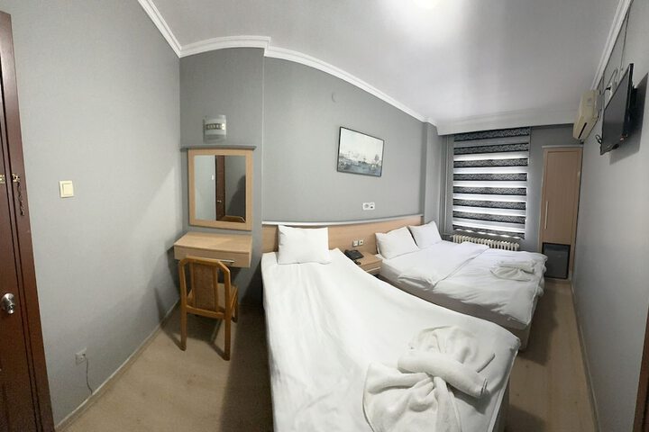 Room 5 of 11