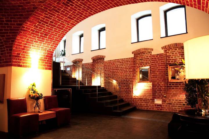 Entrance & Lobby
