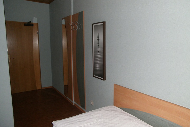 Room 9 of 19