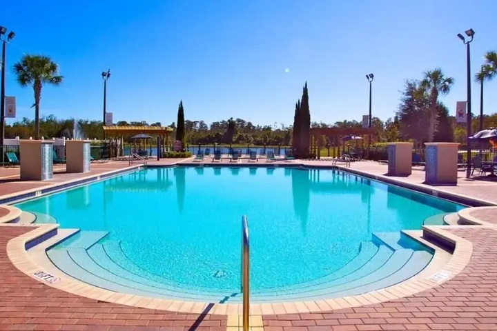 Pool 10 of 18