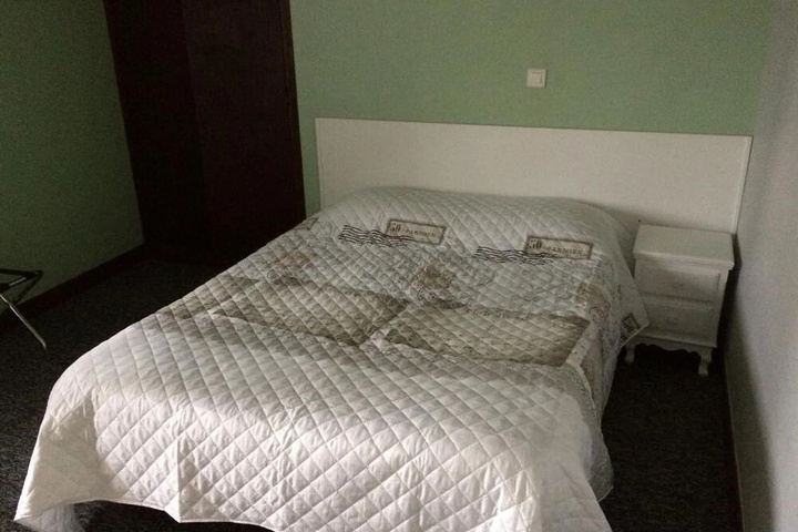 Room 4 of 9