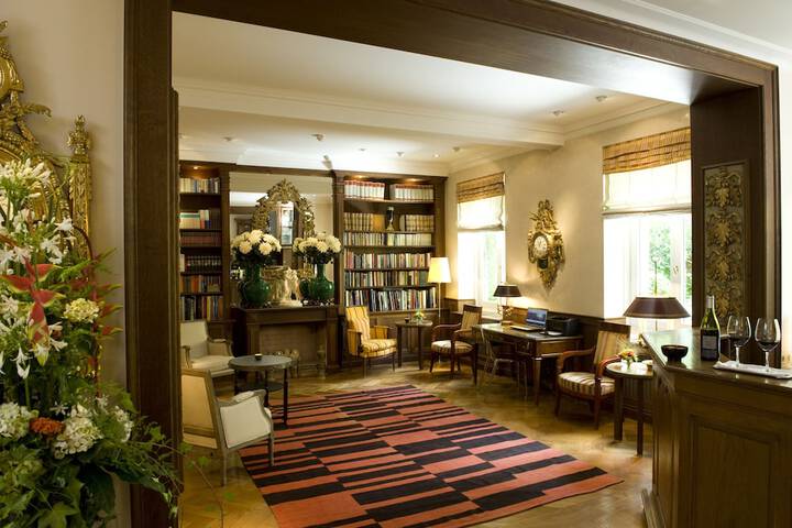 Guest Lobby