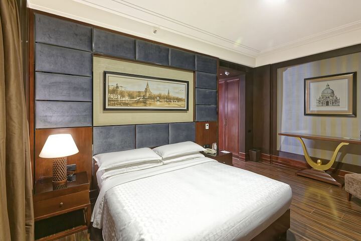Room 16 of 74