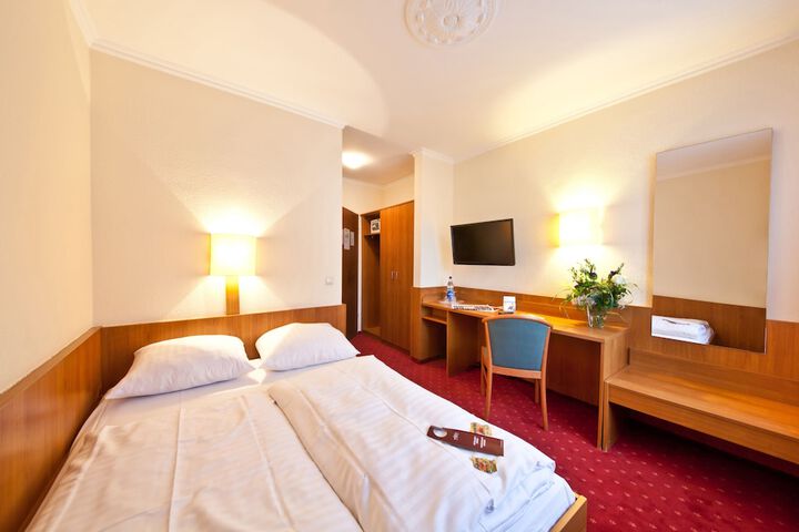 Room 12 of 39