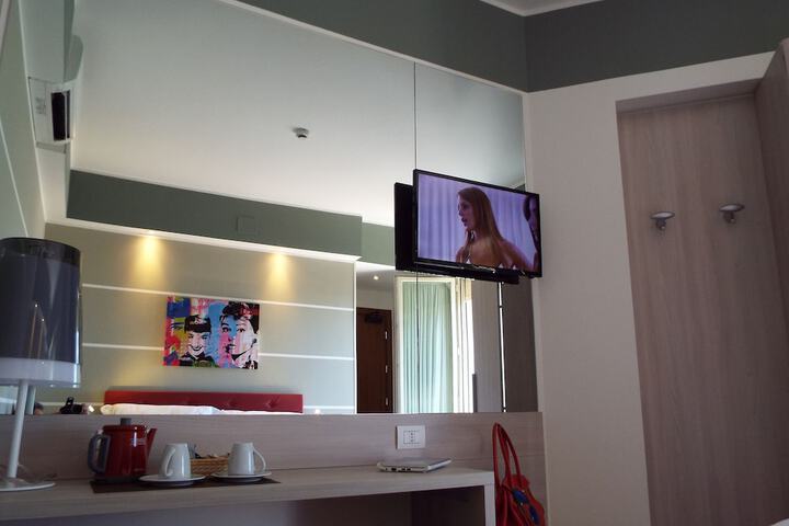 Room 6 of 44