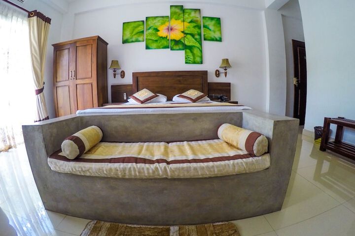 Room 2 of 25