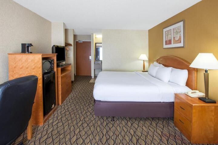 Double Accessible King Size Bed (1 of 4)