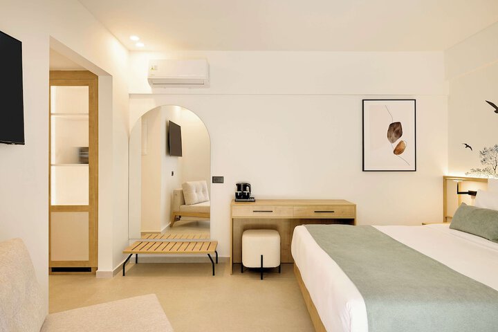 Room 21 of 136