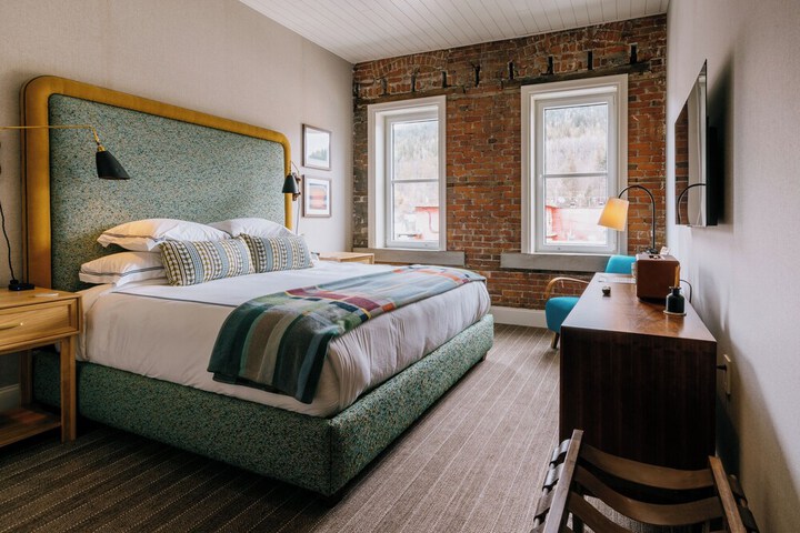 Room 25 of 64