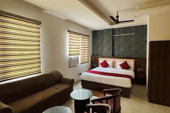 Room 8 of 17