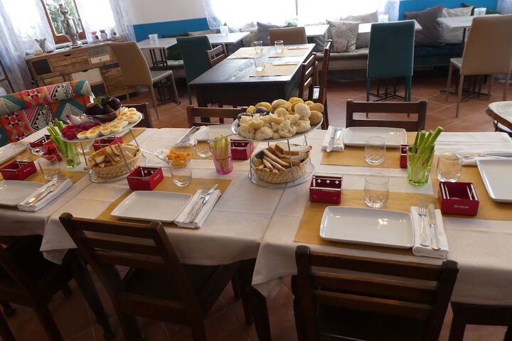 Dining 7 of 19