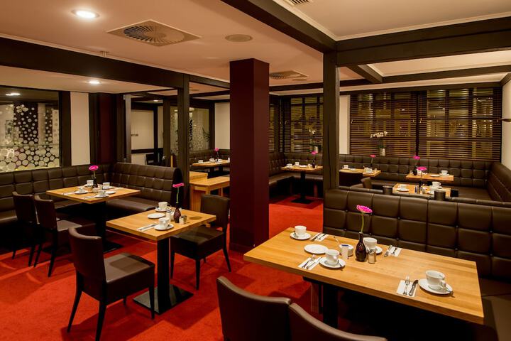 Dining 92 of 125