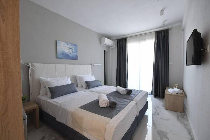 Room 3 of 52