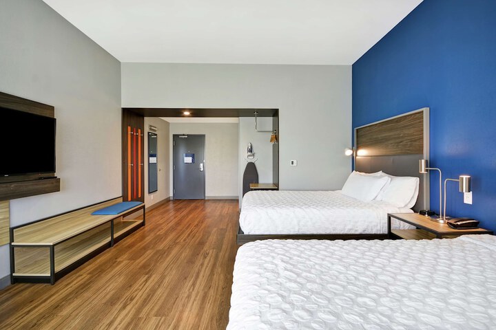 2 Queen Beds (6 of 9)
