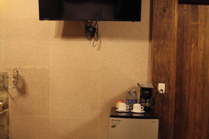 Room 15 of 38