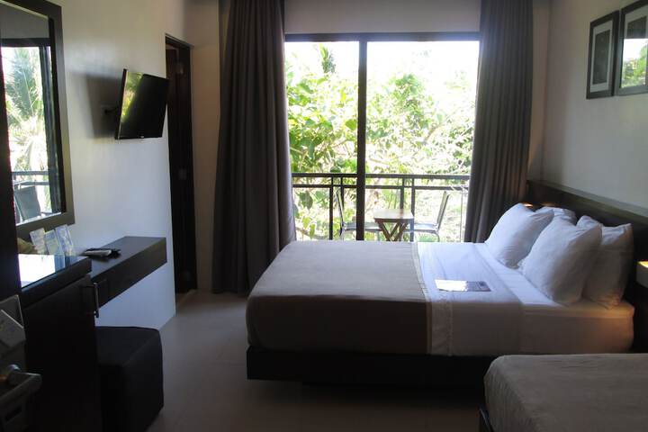 Room 8 of 80