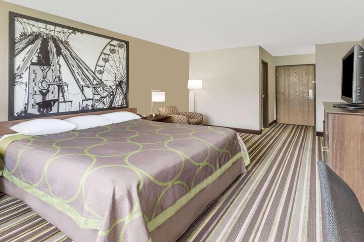 1 King Bed (12 of 16)