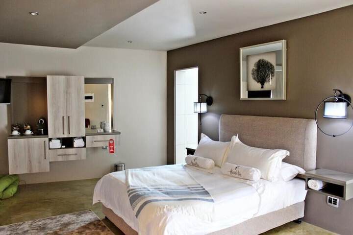 Room 5 of 64