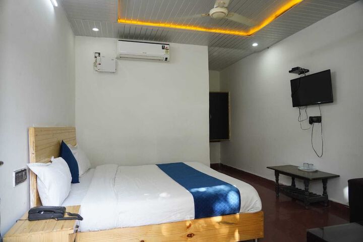 Room 4 of 28