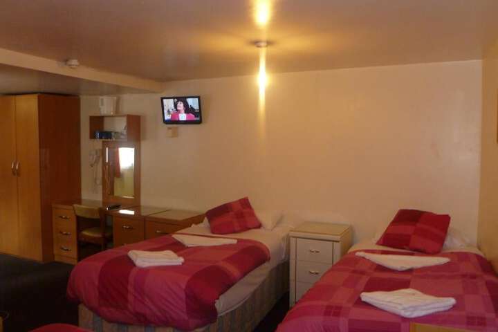 Room 33 of 40