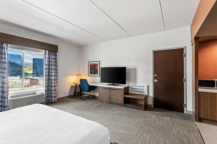 Room 13 of 79