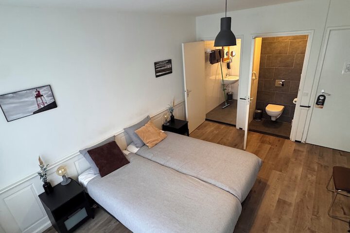 Room 12 of 38