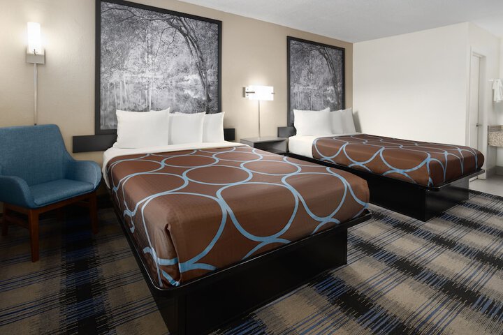 2 Queen Beds (1 of 5)