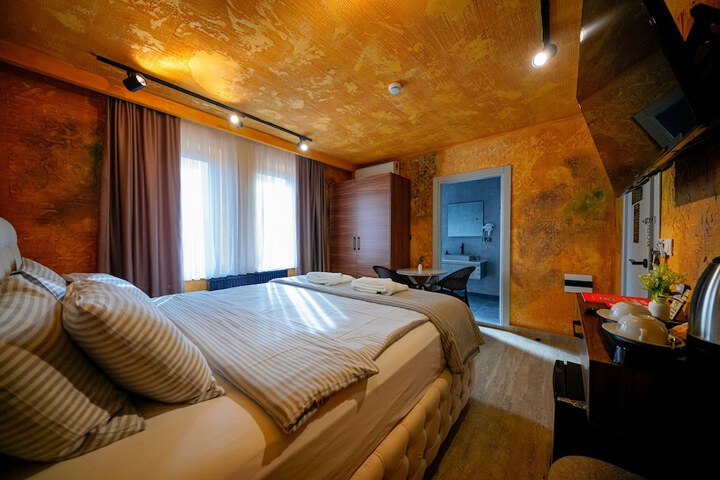 Room 159 of 244