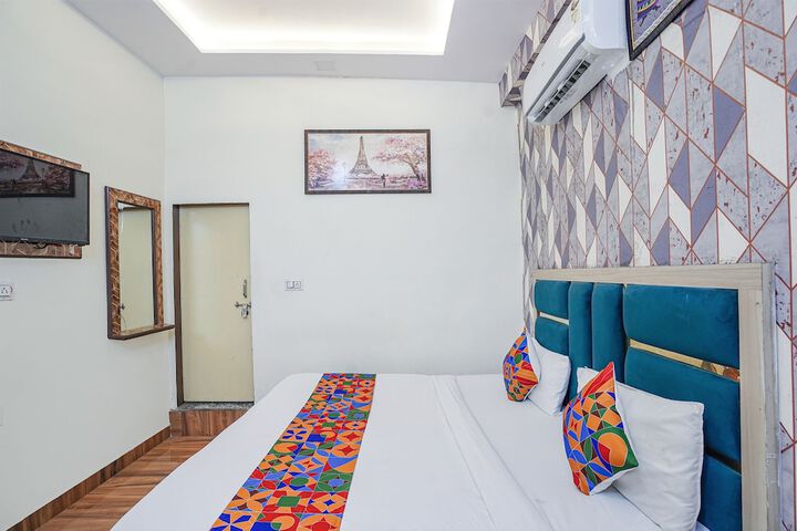 Room 11 of 26