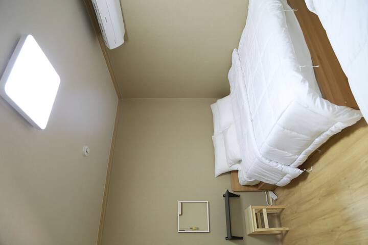 Room 17 of 52