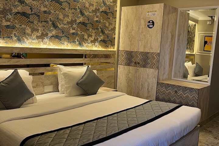 Room 7 of 30