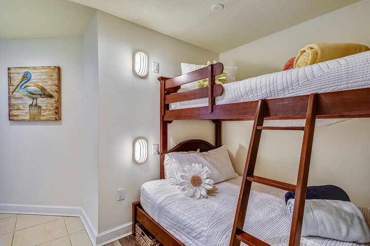 Room 12 of 308