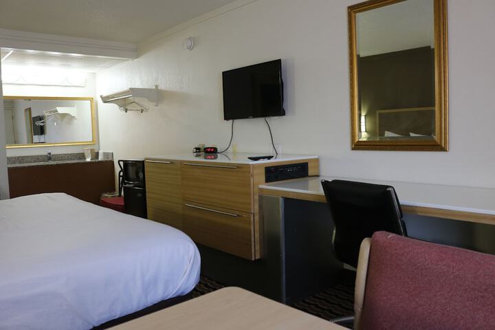 1 King Bed (8 of 15)